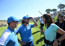 Rory McIlroy und Tommy Fleetwood geben einer Reporterin ein Interview