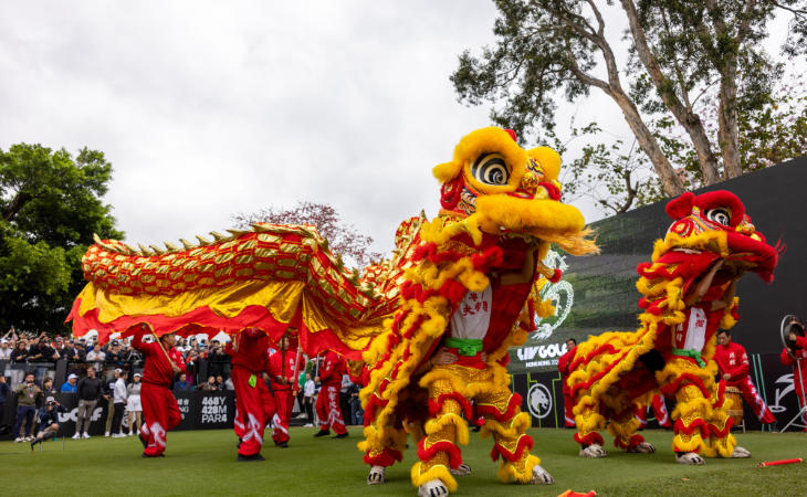 Eine traditionell-chinesische Performance auf dem Golfplatz