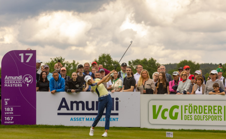 Emma Spitz schlägt auf dem 17. Loch der Amundi German Masters ab