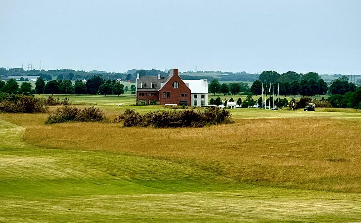 Ein Clubhaus auf dem Golfclub Bara in Schweden