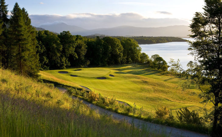 Ein Golfplatz mit großen Höhenunterschieden am Loch Lomond