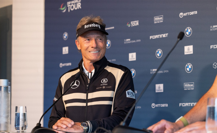 Bernhard Langer auf einer Pressekonferenz in München Eichenried