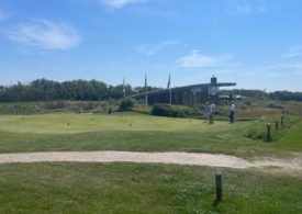 Der schönste Abschlag Hollands im Domburgschen Golfclub