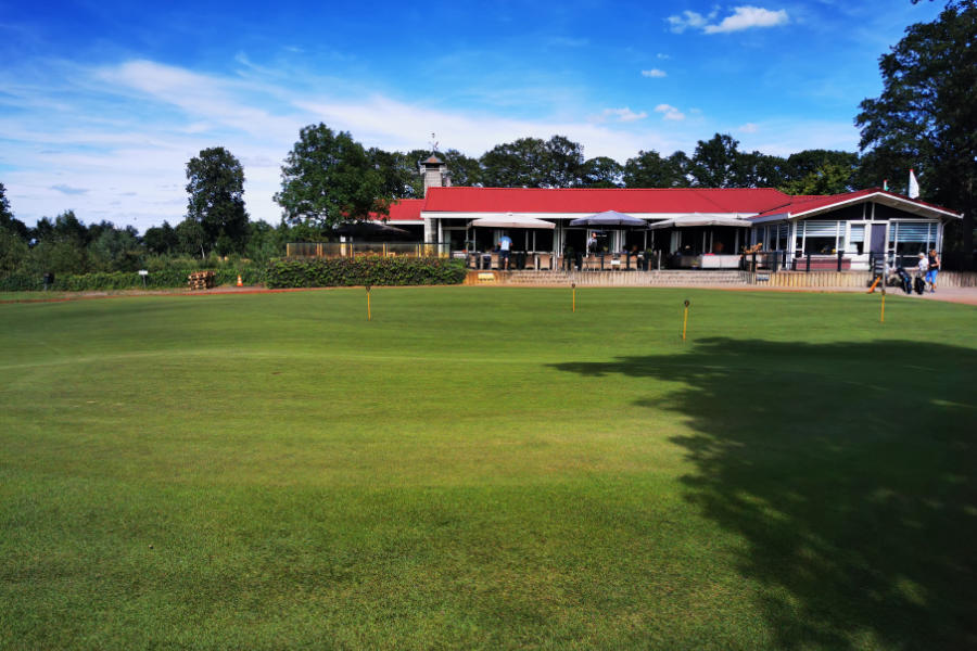 Das Clubhaus eines Golfclubs