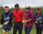 Tiger Woods mit seinen Kindern und seinem Caddie